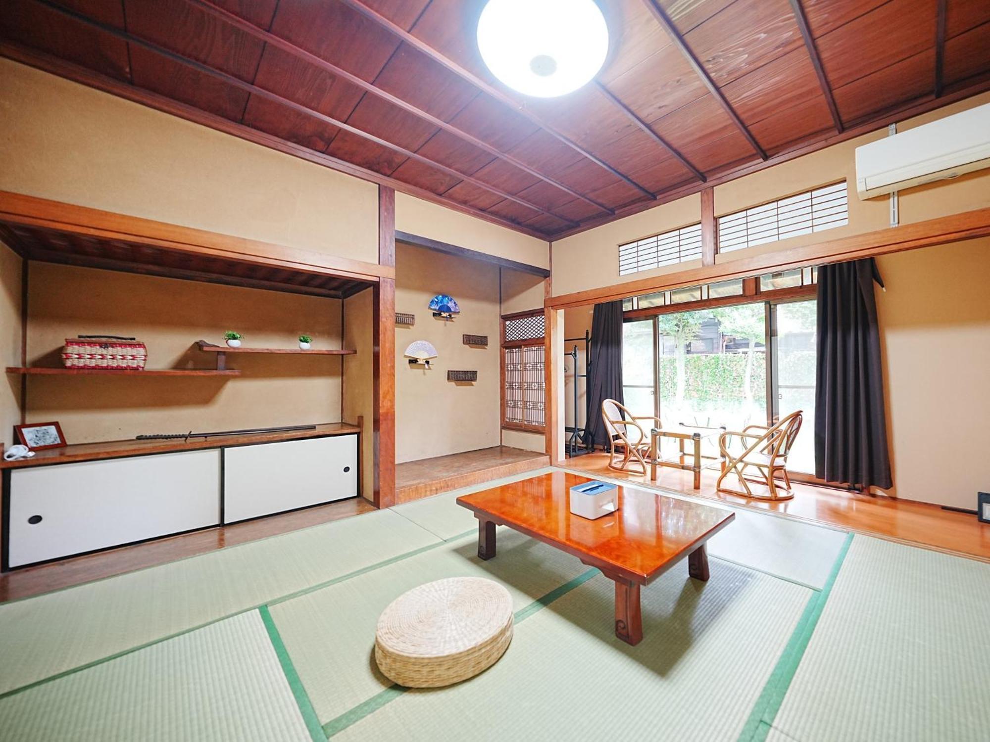Family Or Business Travel 20 Percent Off丨200 Sqm 丨 14 Min To Shinjuku 丨century-old Japanese Garden 丨3 Parking Spaces丨4 Bedrooms Villa