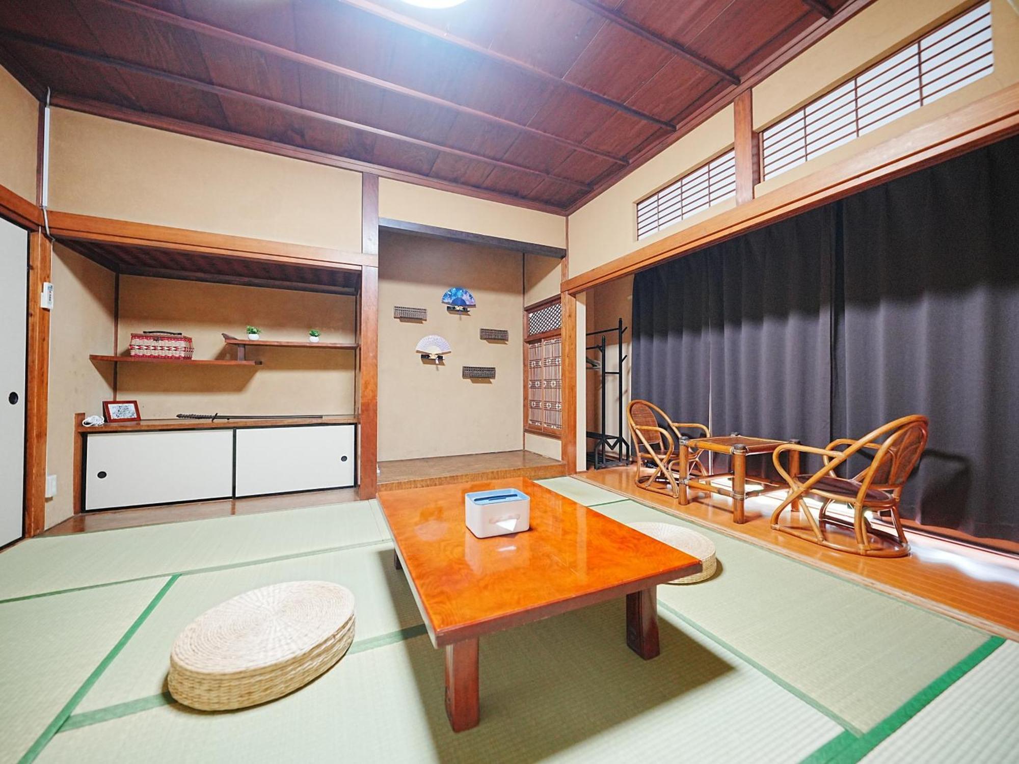 Villa Family Or Business Travel 20 Percent Off丨200 Sqm 丨 14 Min To Shinjuku 丨century-old Japanese Garden 丨3 Parking Spaces丨4 Bedrooms *